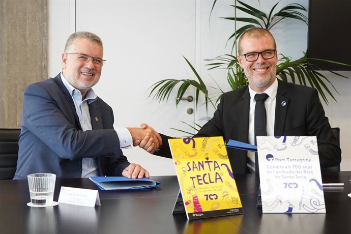 El president del Port de Tarragona, Josep M Cruset, i l'Alcalde de Tarragona, Pau Ricom signen l'acord de collaboració