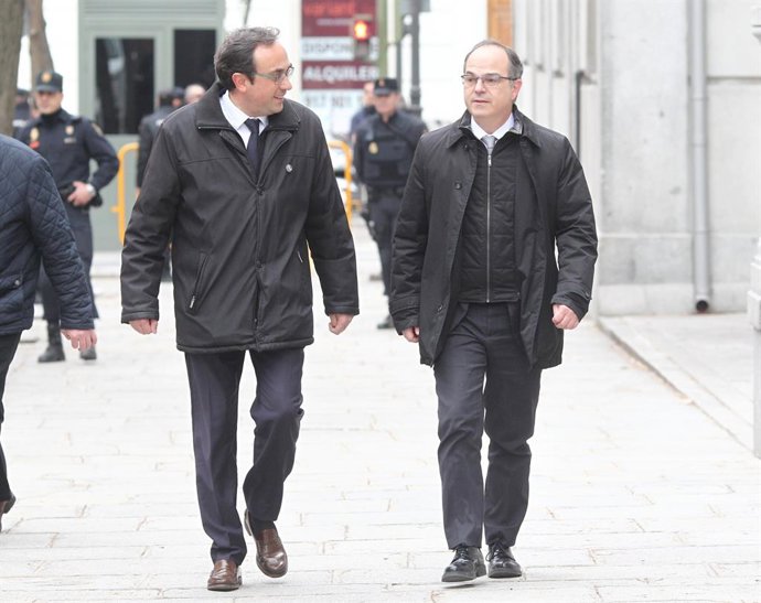 Archivo - L'exconseller Josep Rull i el secretari general de Junts, Jordi Turull