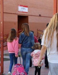 Más de 12.000 escolares de Fuenlabrada recibirán cerca de 1,1 millones con el programa Fuenbecas