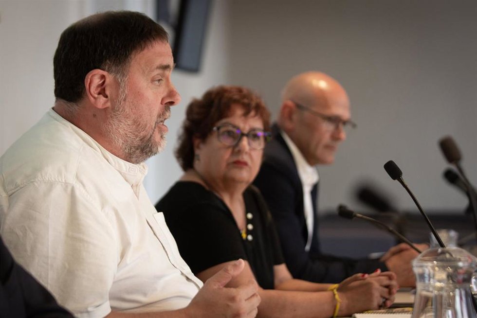 Archivo - (I-D) El presidente de ERC, Oriol Junqueras; la exconsejera de la Generalitat Dolors Bassa, y el exconseller Raül Romeva en la presentación de la estrategia de ERC en el TEDH de Estrasburgo, en el Colegio de Periodistas, a 20 de julio de 2022,