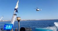 Un helicóptero de Murcia se incorpora a rastreos por aguas de Torrevieja en busca de más cuerpos de la patera
