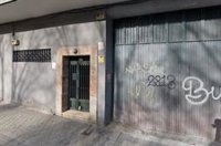 Detenido un padre y su hijo tras pelearse con navajas en su piso de Puerta del Ángel