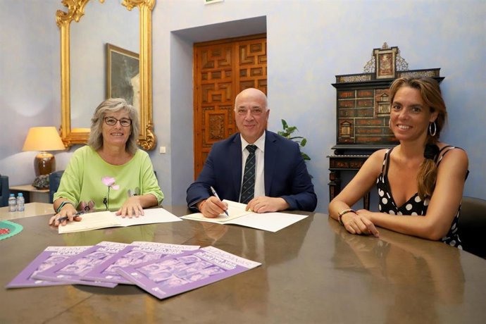 Archivo - Firma del convenio entre la Diputación de Córdoba y la Plataforma Andaluza de Apoyo al Lobby Europeo de Mujeres (Palem).