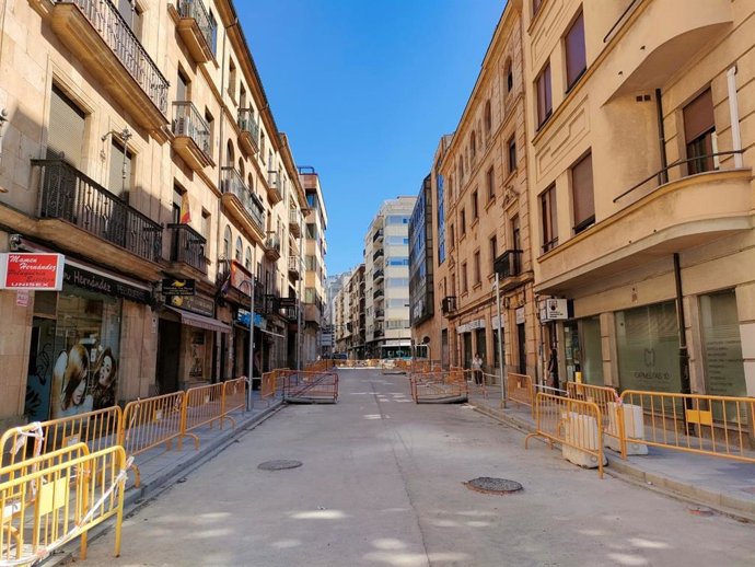 Trabajos de reurbanización este miércoles en la calle Álvaro Gil de Salamanca