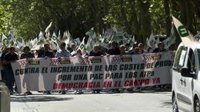 Unas 200 personas protestan en Valladolid por los altos costes en el campo y avisan de posible desabastecimiento