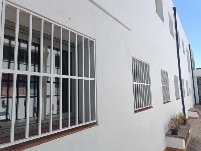 Trabajos para mejorar el confort térmico del Centro de Educación Infantil y Primaria (CEIP) Santa Bárbara de Cerro Muriano, en Córdoba.