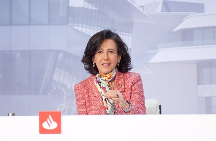 Archivo - La presidenta de Banco Santander, Ana Botín, durante la junta general de accionistas de 2021.