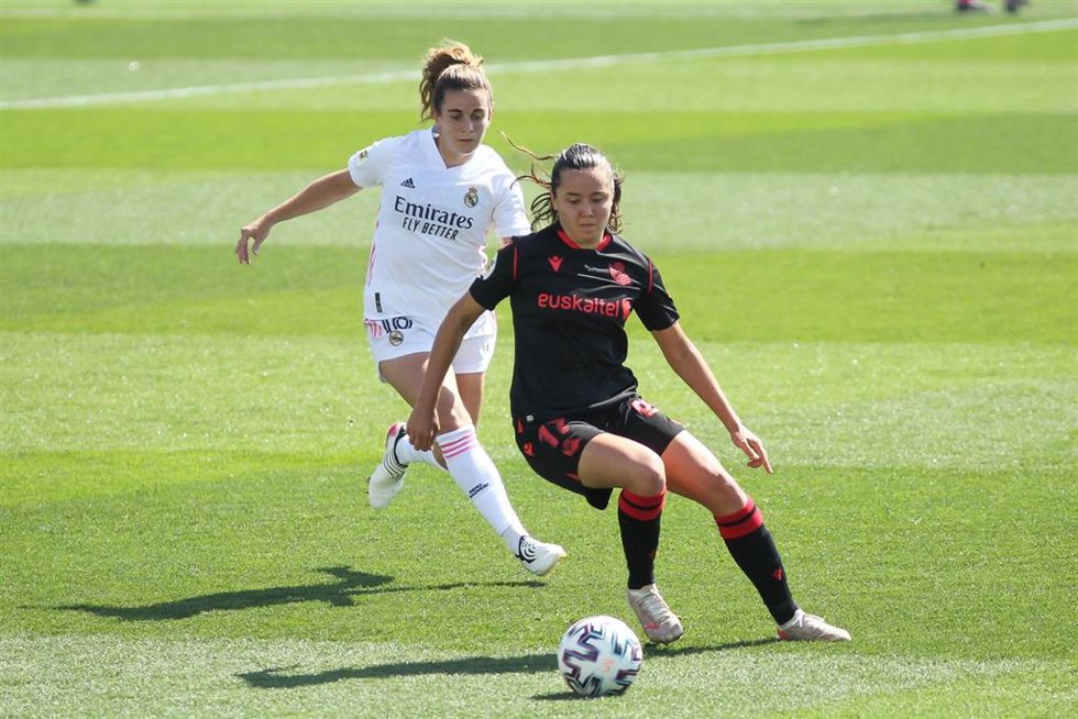 Archivo - Teresa Abelleira, del Real Madrid y Amaiur Sarriegi, de la Real Sociedad, durante su enfrentamiento de Liga Iberdrola la pasada temporada