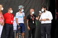 López Miras asiste a la salida de la etapa de la Vuelta y destaca la importancia del deporte como "reclamo turístico"