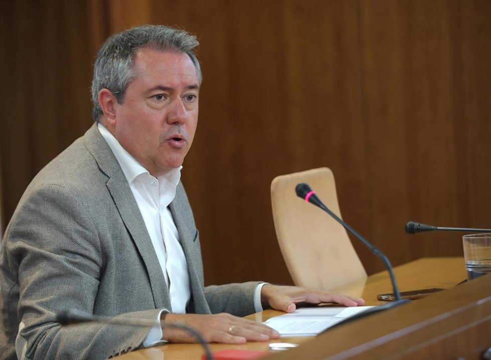 El secretario general del PSOE-A, Juan Espadas, este miércoles en rueda de prensa.