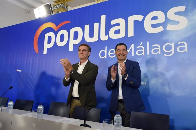 De izquierda a derecha, el presidente del PP nacional, Alberto Núñez Feijóo, y el presidente del PP andaluz, Juanma Moreno.