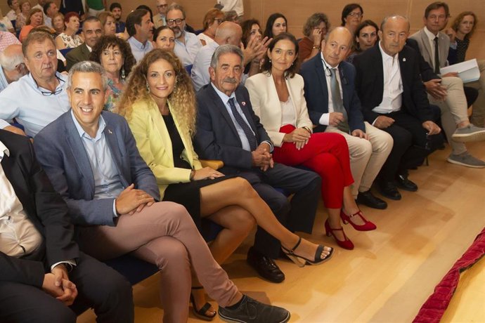 La ministra de Turismo, Reyes Maroto, participa en la presentación de los planes de Sostenibilidad Turística de San Vicente de La Barquera y Saja Nansa junto a las autoridades autonómicas