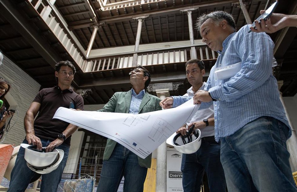 Visita municipal al edificio del Rey Soler