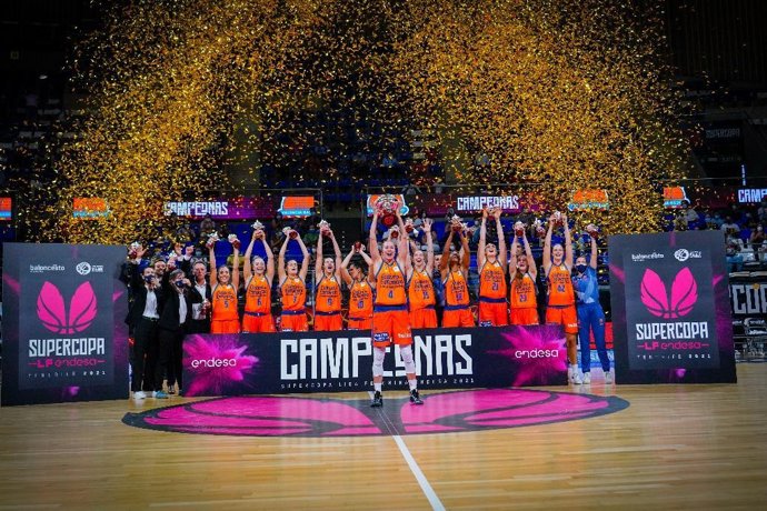 Archivo - El Valencia Basket, campeón de la Supercopa LF Endesa 2021