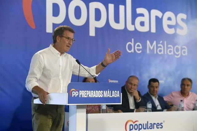 El presidente nacional del PP, Alberto Núñez Feijóo, durante su intervención en el acto de clausura de la Junta Directiva Provincial del PP de Málaga, a 31 de agosto de 2022 en Málaga, Andalucía.