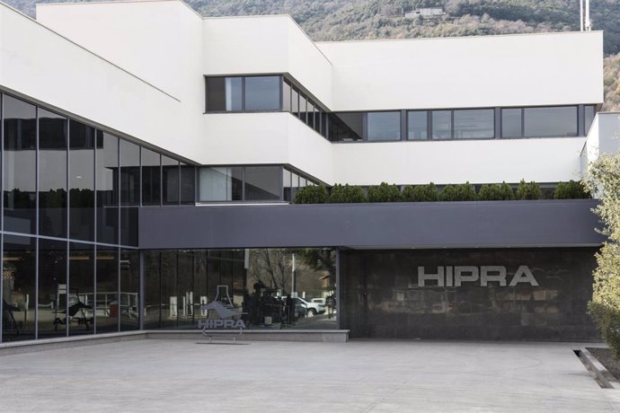 Archivo - Entrada de la sede de Hipra, a 4 de enero de 2022, en Amer, Girona