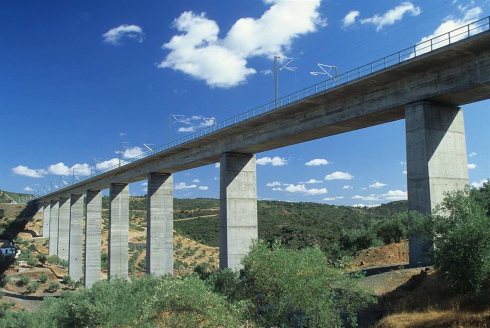 Archivo - Adif aborda la renovación integral entre Yeles y Guadalmez en la LAV Madrid-Sevilla