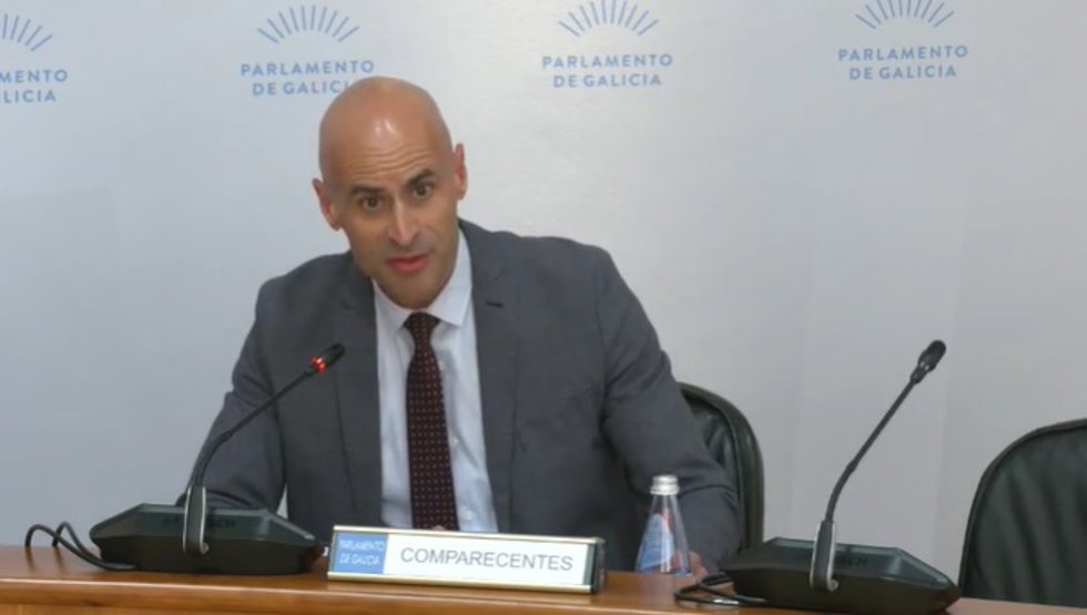 Archivo - El gerente del Servizo Galego de Saúde (Sergas), José Flores, comparece en la Comisión 5 del Parlamento de Galicia.