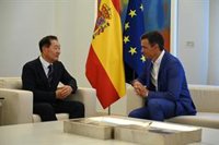 Sánchez se reúne con el consejero delegado de Samsung para abordar oportunidades de inversión en España