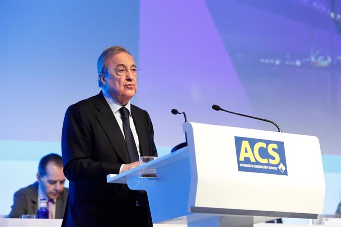 Archivo - El presidente de ACS, Florentino Pérez, ante la última junta de accionistas