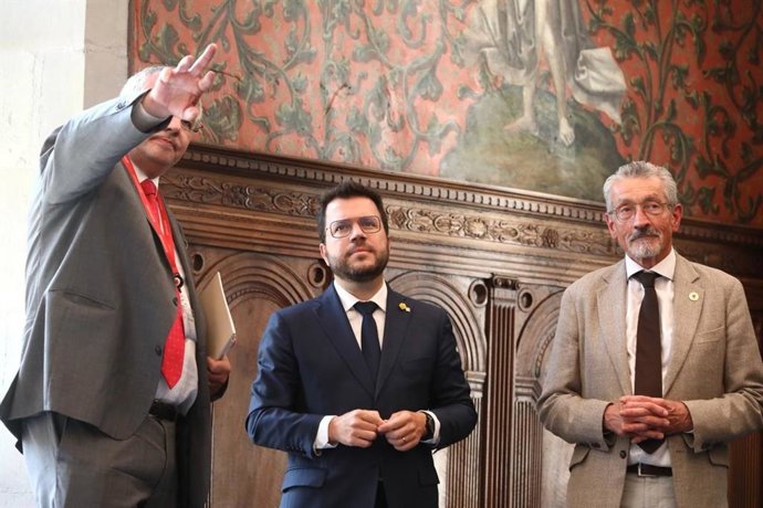 El president de la Generalitat, Pere Aragons, al costat del president del Parlament del cantó de Ginebra, Jean-Luc Forni, durant un viatge institucional en Ginebra.