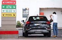 Francia aumenta a 30 céntimos por litro el descuento en el combustible