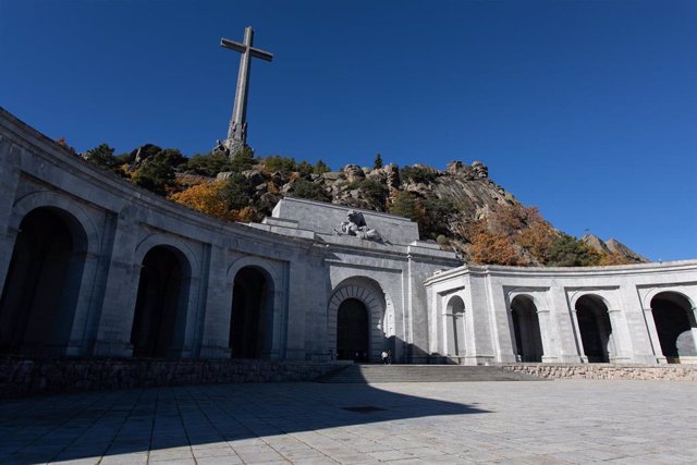 Archivo - Entrada de acceso a la basílica del Valle de los Caídos, a 17 de noviembre de 2021, en San Lorenzo de El Escorial, Madrid (España). 