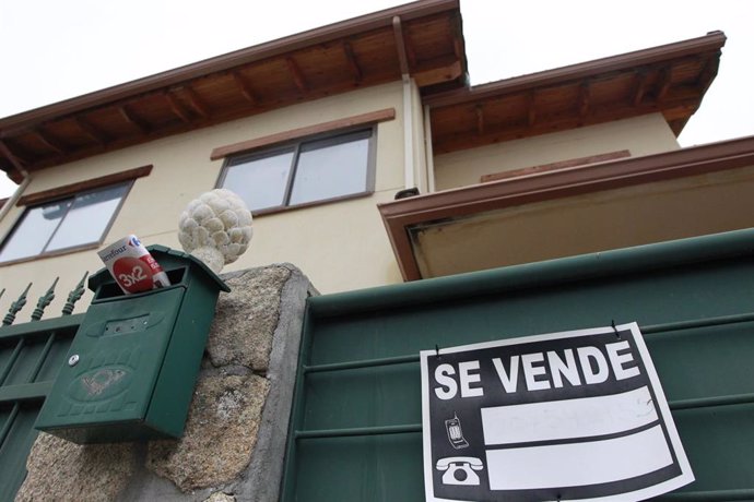 Archivo - Una casa en venta.