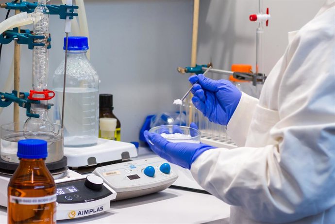 AIMPLAS desarrolla bioplásticos para envases cosméticos activos y lechos absorbentes para mascotas con el proyecto BeonNAT