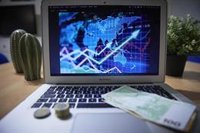 Las aseguradoras lideran las captaciones netas en planes de pensiones en julio y los bancos sufren reembolsos