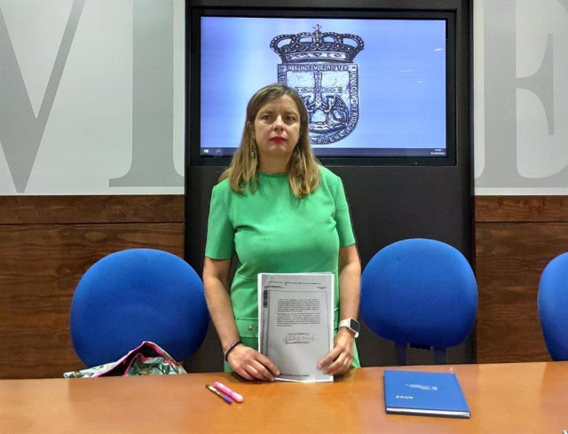La portavoz de Somos Oviedo, Ana Taboada, en la sala de prensa del Ayuntamiento de Oviedo.