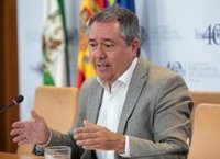 Espadas pregunta "a qué espera Moreno" para "ampliar las bonificaciones" del Gobierno en transportes urbanos andaluces