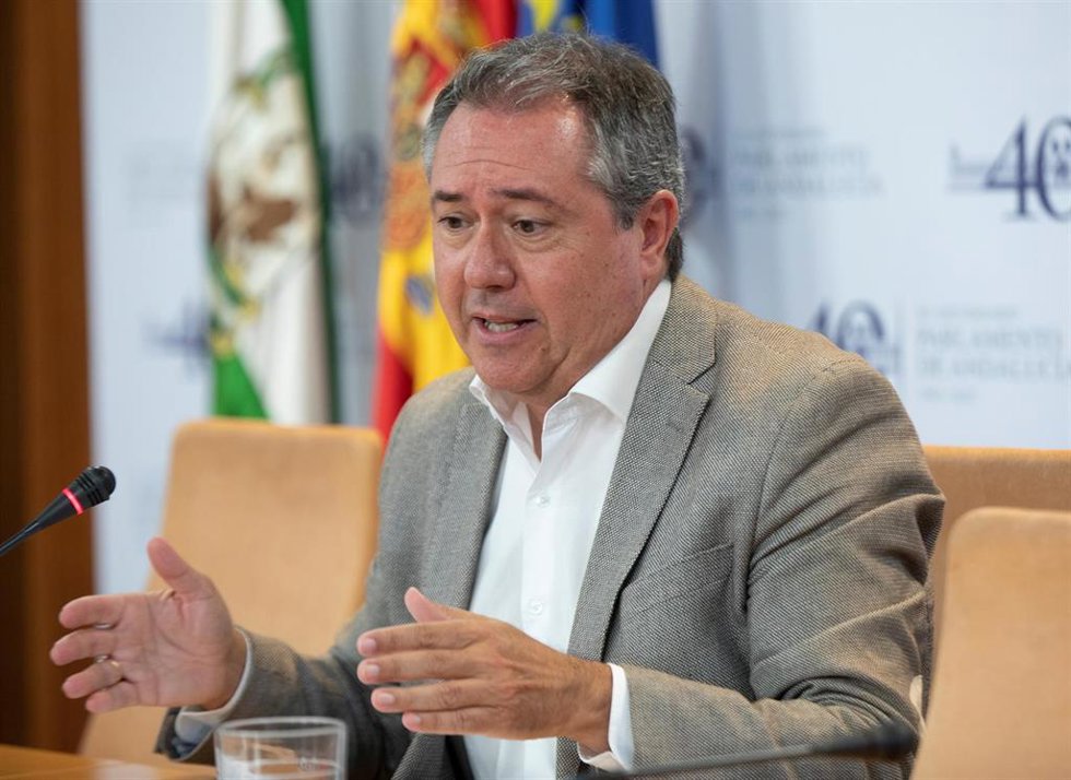 El secretario general del PSOE de Andalucía, Juan Espadas, en rueda de prensa en una foto de archivo.