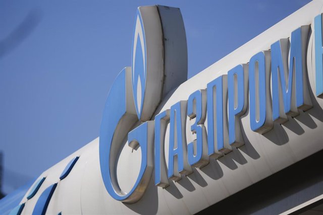 Archivo - Logotipo de Gazprom en una gasolinera de Moscú