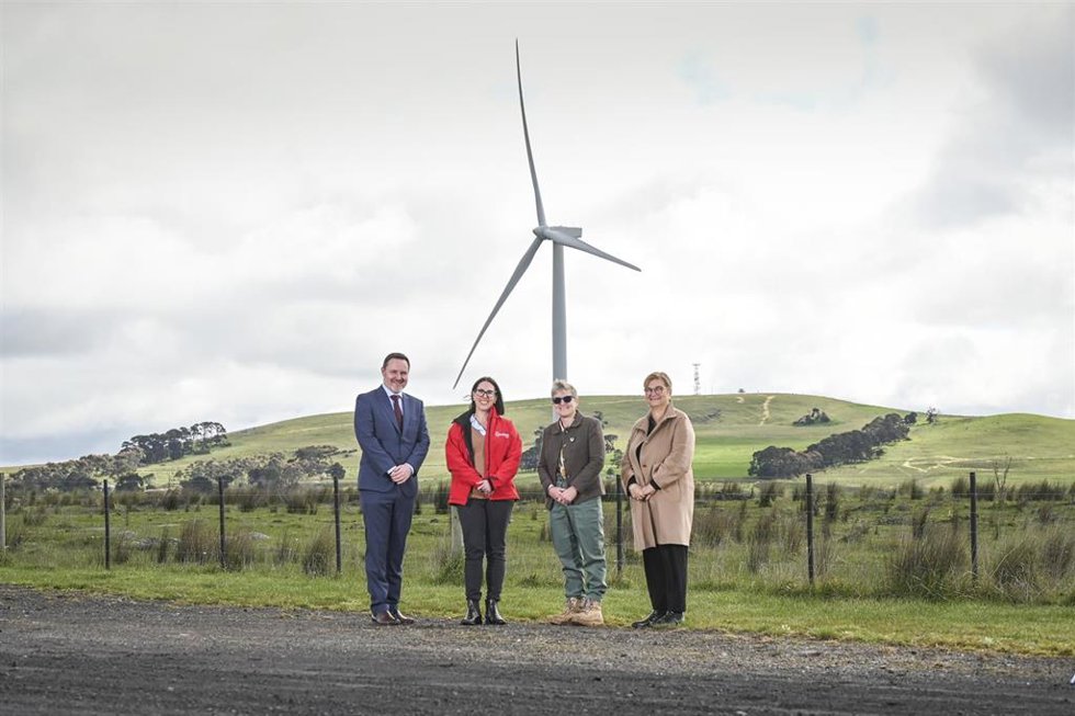 Firma del acuerdo entre Acciona Energía y Barwon