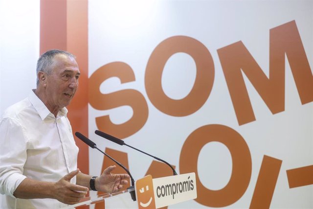 El portavoz de Compromís en el Congreso, Joan Baldoví, este jueves en la sede nacional de Compromís en València.