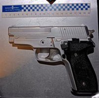 La Policía Local interviene un arma simulada a dos jóvenes en el Parc de les Estacions