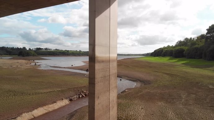 Así ha quedado este lago del Reino Unido debido a la sequía que asola Europa