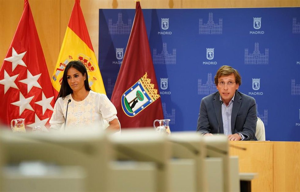 El alcalde de Madrid, José Luis Martínez-Almeida, y la vicealcaldesa, Begoña Villacís.