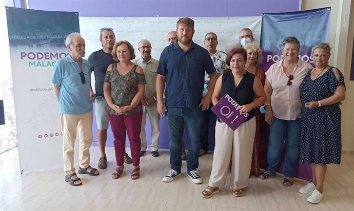 Los concejales del Ayuntamiento de Málaga de Unidas Podemos Nicolás Sguiglia y Paqui Macías, en un acto de presentación de la hoja de ruta para las elecciones municipales de mayo de 2023