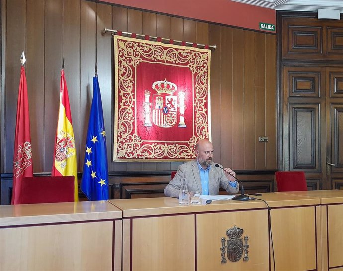 El delegado del Gobierno en Navarra, José Luis Arasti, durante la rueda de prensa