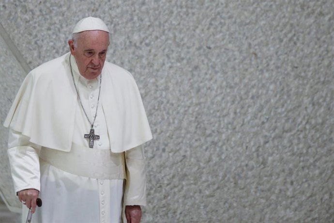 17 August 2022, Vatican, Vatican City: Pope Francis arrives for his weekly general Audience In St. Paul Hall at the Vatican. Photo: Evandro Inetti/ZUMA Press Wire/dpa