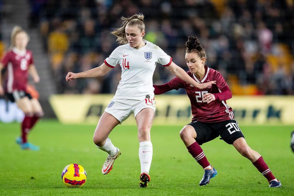 Archivo - La inglesa Georgia Stanway y la alemana Lina Magull, jugadoras del Bayern, rival de la Real Sociedad en la Liga de Campeones Femenina 