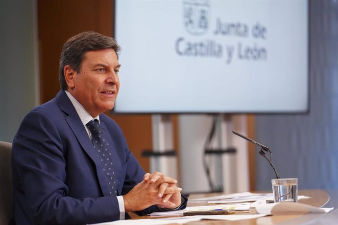 El consejero de Economía y Hacienda, Carlos Fernández Carriedo, tras el Consejo de Gobierno.