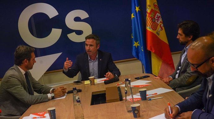 Guillermo Díaz, diputado de Ciudadanos, en una reunión con liberales de la UE