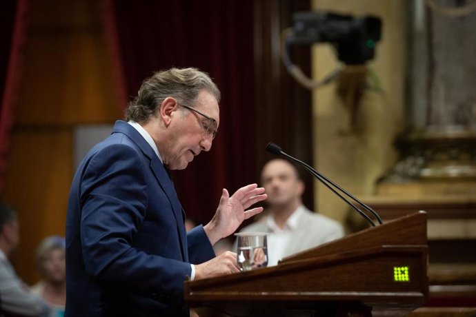 Imagen de archivo - El conseller de Economía, Jaume Giró, interviene durante una sesión plenaria, en el Parlament de Cataluña, a 29 de junio de 2022, en Barcelona, Catalunya (España). 