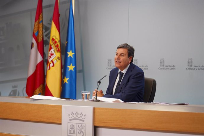 El consejero de Economía y Hacienda y portavoz de la Junta, Carlos Fernández Carriedo, tras la reunión del Consejo de Gobierno.