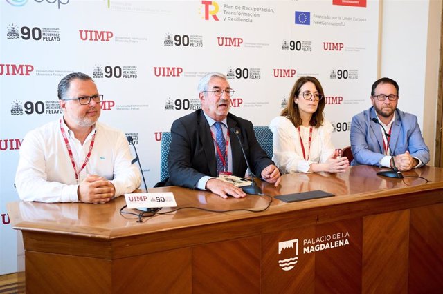 Rueda de prensa de Raúl Ortiz De Lejarazu, Federico Martinón, María Fernández y Jaime Jesús Pérez, sobre el curso de la UIMP 'Vacunas para un mundo mejor'.