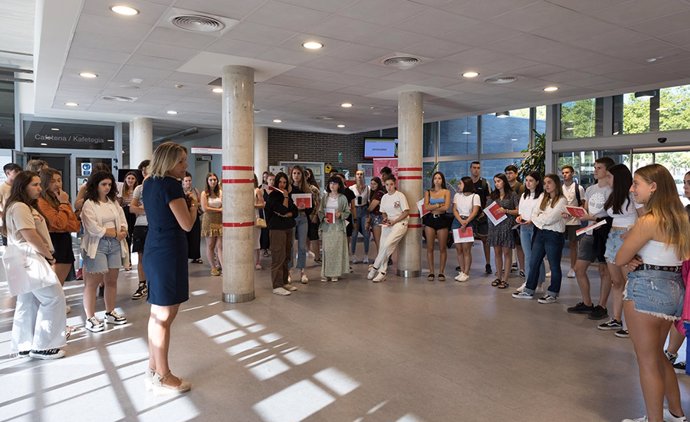 Alumnado de primero de grado del campus de la Universidad Pública de Navarra (UPNA) en Tudela, en la Jornada de Bienvenida.