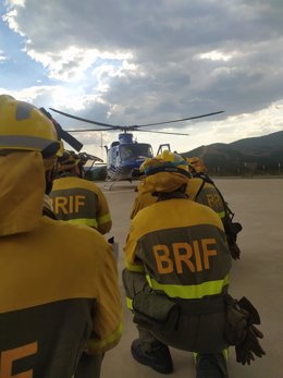 Archivo - Miembros de la BRIF de Pinofranqueado movilizados por el incendio en la zona de Cabezuela del Valle.